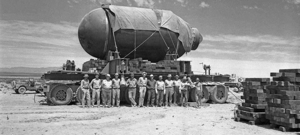 Jumbo – não era uma geladeira mas teria protegido o Indiana Jones